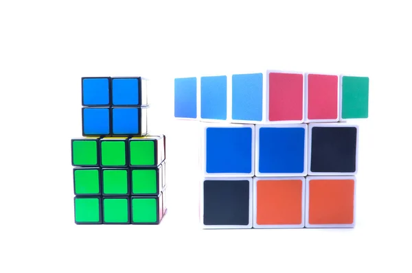 Selangor Malaysia 2015年2月2日 Rubik Cube White Background 1974年匈牙利建筑师Erno Rubik发明的Rubik立方体 — 图库照片