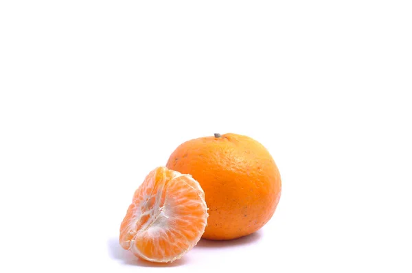 Naranja Madura Fresca Sobre Fondo Blanco —  Fotos de Stock