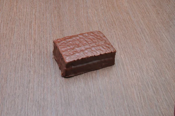 Barra Chocolate Con Cacao Nueces Sobre Fondo Madera —  Fotos de Stock