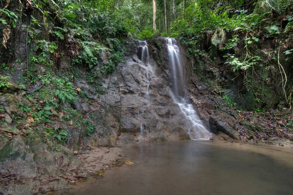 Flussblick Mit Wasserfall Stockbild