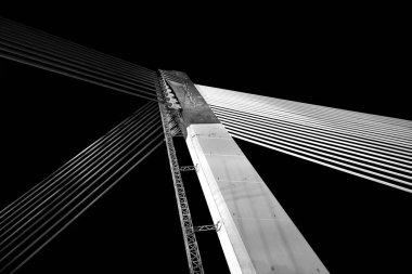 Modern köprü mimarisi, siyah beyaz 