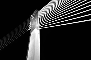 Modern köprü mimarisi, siyah beyaz 