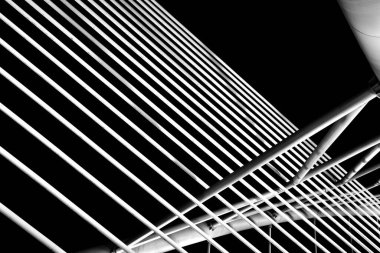 Modern köprü mimarisi, siyah beyaz 