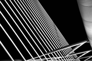 Modern köprü mimarisi, siyah beyaz 