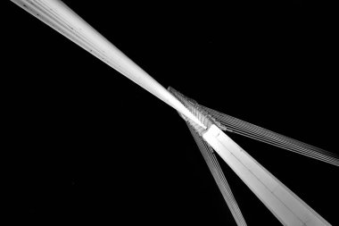 Modern köprü mimarisi, siyah beyaz 