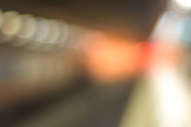 Şehir metrosunun bulanık görüntüsü 
