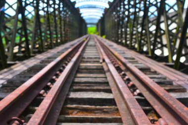 Demiryolu yolunun bulanık görüntüsü