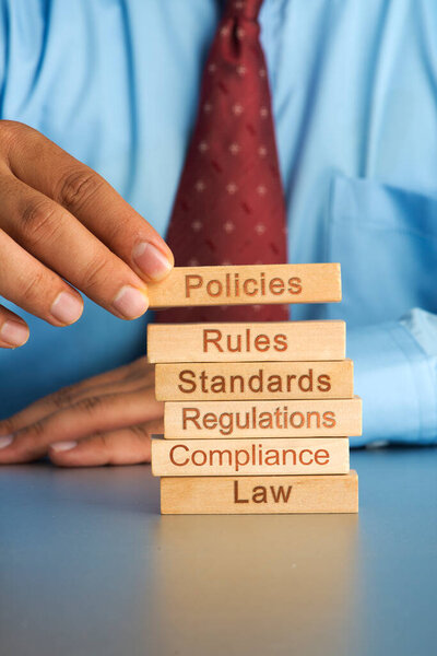 Ручная организация концепции деревянного блока политик