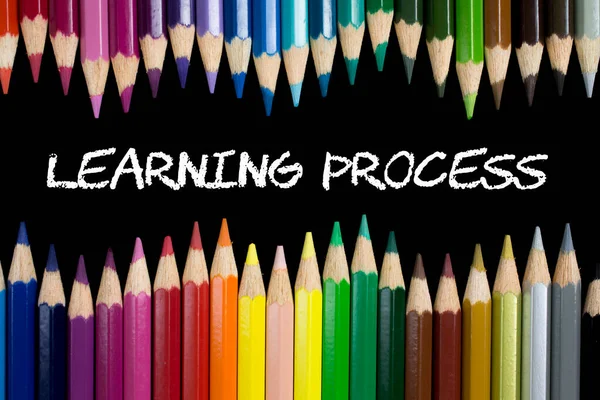 Renkli kalemlerin bileşimi üzerine öğrenme süreci 