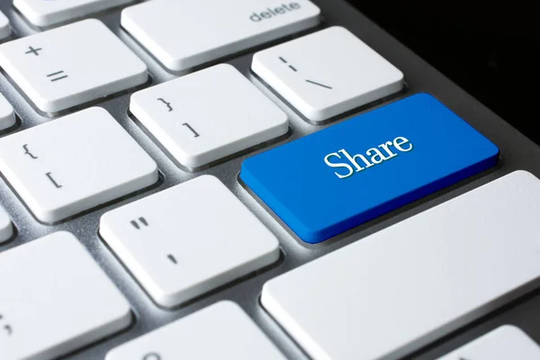 Compartir Teclado Blanco —  Fotos de Stock