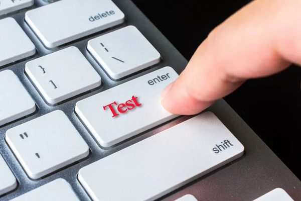 Dedo Las Teclas Del Teclado Del Ordenador Con Palabra Prueba —  Fotos de Stock