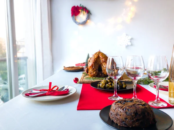 Conceito Mesa Jantar Natal Pudim Natal Vinho Copos Cenário Talheres — Fotografia de Stock