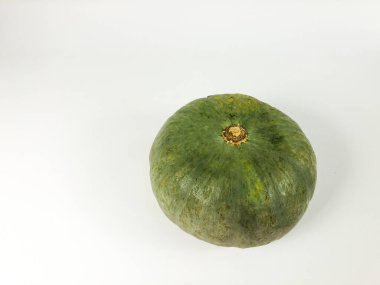 İzole edilmiş beyaz arkaplanda kopyalama alanı olan Kabocha squash