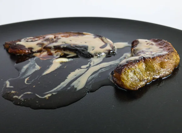 Üzerine tahini ve keçiboynuzu özü ile kavrulmuş bal kabağı.