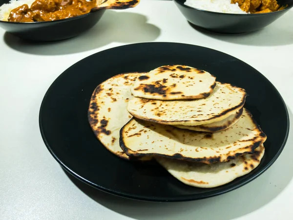 Sırtında tereyağlı tavuk var.