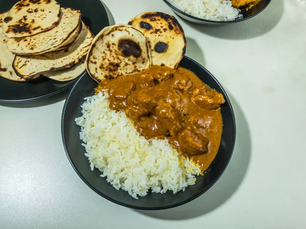 Basmati pilavlı tereyağlı tavuk.