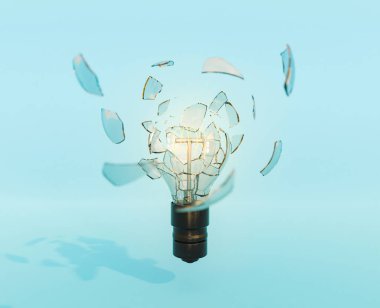 Kırık ampulün etrafında cam parçaları ve yanan iplik parçaları vardı. Patlayıcı fikir konsepti, minimalist sahne. 3d hazırlayıcı