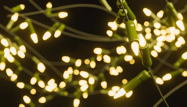 Abstrakter Hintergrund Der Unscharfen Weihnachtsbeleuchtung Mit Warmem Licht Darstellung — Stockfoto