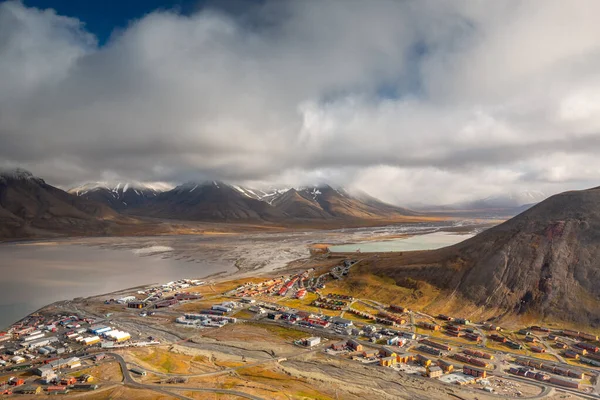 Vista Sobre Longyearbyen Cima Assentamento Mais Setentrional Mundo Svalbard Noruega Imagens Royalty-Free