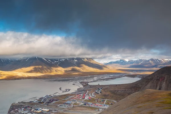 Vista Sobre Longyearbyen Cima Assentamento Mais Setentrional Mundo Svalbard Noruega Imagens Royalty-Free