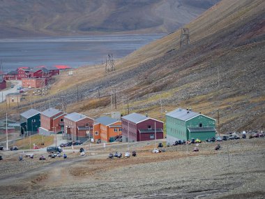 Longyearbyen, dünyanın en kuzeyindeki yerleşim yeri. Svalbard, Norveç