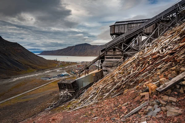 Ruínas Antiga Estação Mineração Carvão Perto Longyearbyen Assentamento Mais Setentrional — Fotografia de Stock