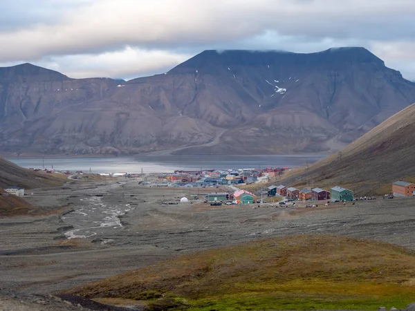 Vista Sobre Longyearbyen Cima Assentamento Mais Setentrional Mundo Svalbard Noruega Imagem De Stock