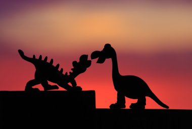 Dinozorlar Sunrise için bekliyor. Aşk.