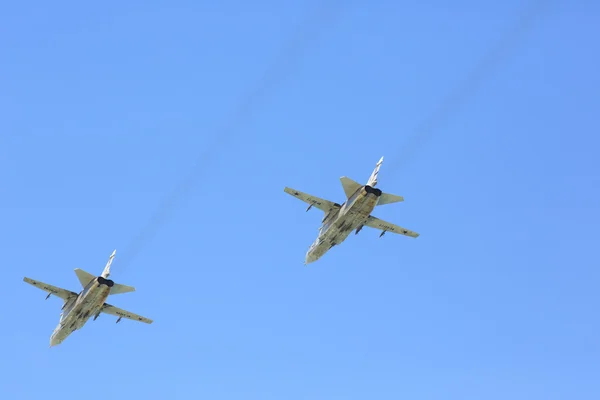 Ρωσικά στρατιωτικά αεροσκάφη για την ημέρα της νίκης. 9 Μαΐου του έτους 2015, Σεβαστούπολη Κριμαία. — Φωτογραφία Αρχείου