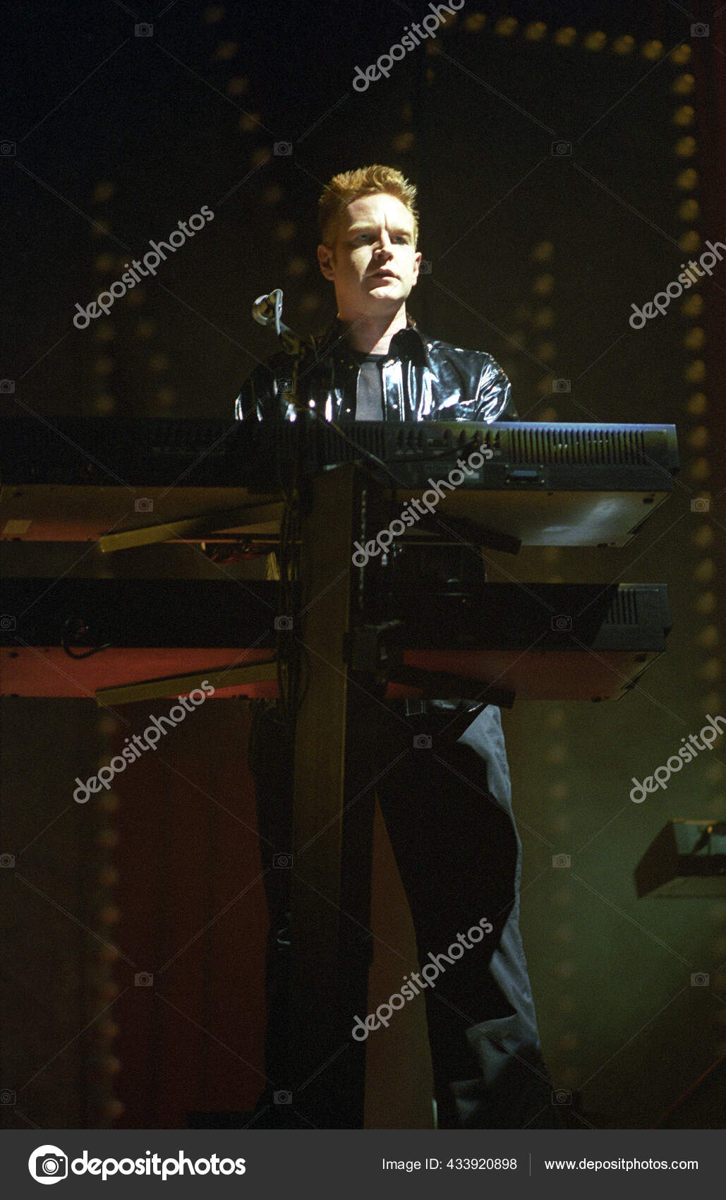 Denver 11月29 キーボード奏者代替バンドdepeche Modeのアラン ワイルダーがコンサートで演奏11月29 1998デンバーのマクニコルズで ストックエディトリアル用写真 C Tdcphoto