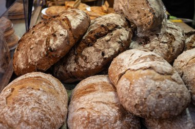 Fırında taze ekmek sergilendi.