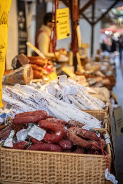 Market Stall 'da Sosis ve Pişmiş Et