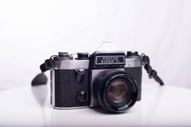 Barselona, Katalonya, İspanya: 18 Ocak 2026. Pentor Super TL 35 mm SLR kamera, 1971-1975 yılları arasında Doğu Almanya 'da üretildi..