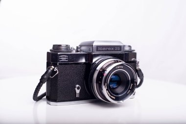 Barselona, Katalonya, İspanya: 18 Ocak 2026 Icarex 35, 1966 ve 1971 yılları arasında Batı Almanya 'da üretilen bir tek mercek refleksidir. Beyaz bir arkaplanda.