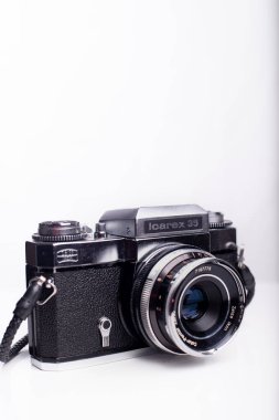 Barselona, Katalonya, İspanya: 18 Ocak 2026 Icarex 35, 1966 ve 1971 yılları arasında Batı Almanya 'da üretilen bir tek mercek refleksidir. Beyaz bir arkaplanda.