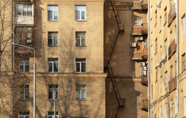 Moskova 'nın merkezindeki çok katlı eski bina.