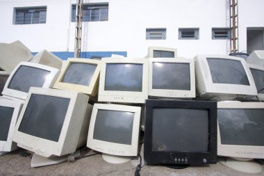 Birkaç eski video monitörleri