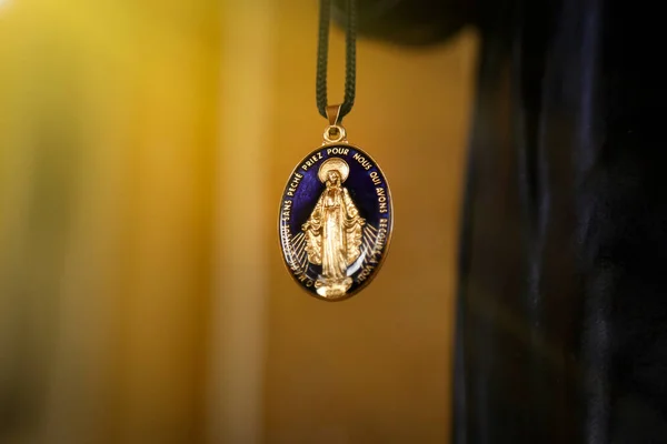 Close Medaille Van Onze Dame Van Genaden Katholieke Religieuze Devotionele — Stockfoto