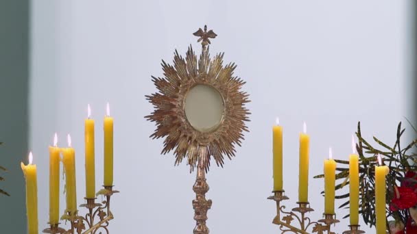 Ostensorio Para Culto Una Ceremonia Iglesia Católica Adoración Santísimo Sacramento — Vídeo de stock