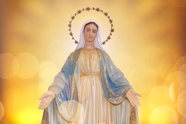 Katolik dininde Tanrı 'nın annesi, Meryem Ana' nın heykeli, Bakire Meryem.