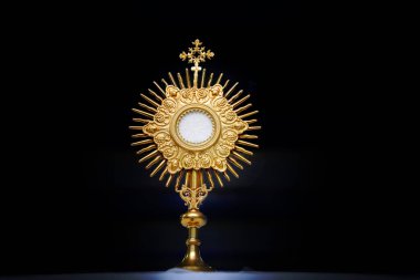 Katolik Kilisesi ayininde ibadet için kutsal bir tören - Katolik Kilisesi - Ayin Saati