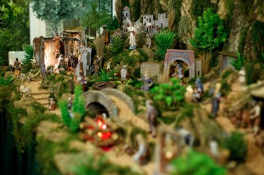 Noel sahnesi, bebek İsa 'nın doğum sahnesinin gösterilmesi - yıl sonu temsilciliği - seçici odaklanma