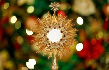 Katolik kilisesi ayininde ibadete özel.