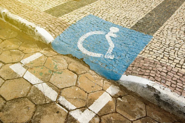 Barrierefreie Rampe Für Rollstuhlfahrer Mit Barrierefreiem Symboldesign — Stockfoto