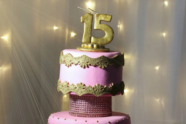 Różowy Tort Urodzinowy Urodziny Złotym Numerem Piętnaście Różowy Tort Letni — Zdjęcie stockowe