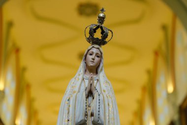 Fatima Anıtı, Katolik dininde Tanrı 'nın annesi, Fatima Tespihi' nin Hanımı, Bakire Meryem