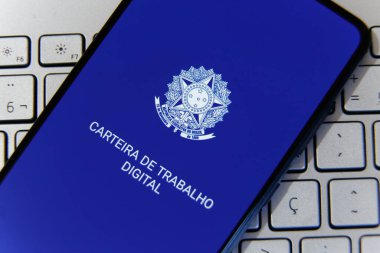 Minas Gerais, Brezilya - 20 Mart 2021: Brezilya federal hükümetinin Carteira de Trabalho uygulaması