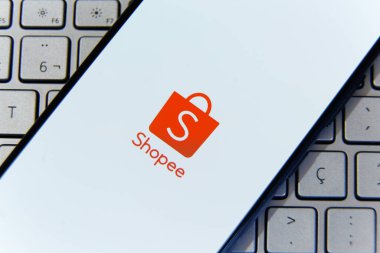 Minas Gerais, Brezilya - 20 Mart 2021: Shopee uygulamasının ekranı