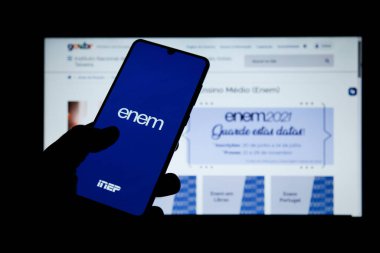 Minas Gerais, Brezilya - 02 Haziran 2021: INEP ENEM uygulamalı cep telefonu ekranı
