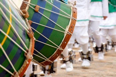 Oliveira, Minas Gerais, Brezilya - 8 Ağustos 2018: Tespih Festivali 'nin karakteristik perküsyon aletlerinin ayrıntıları